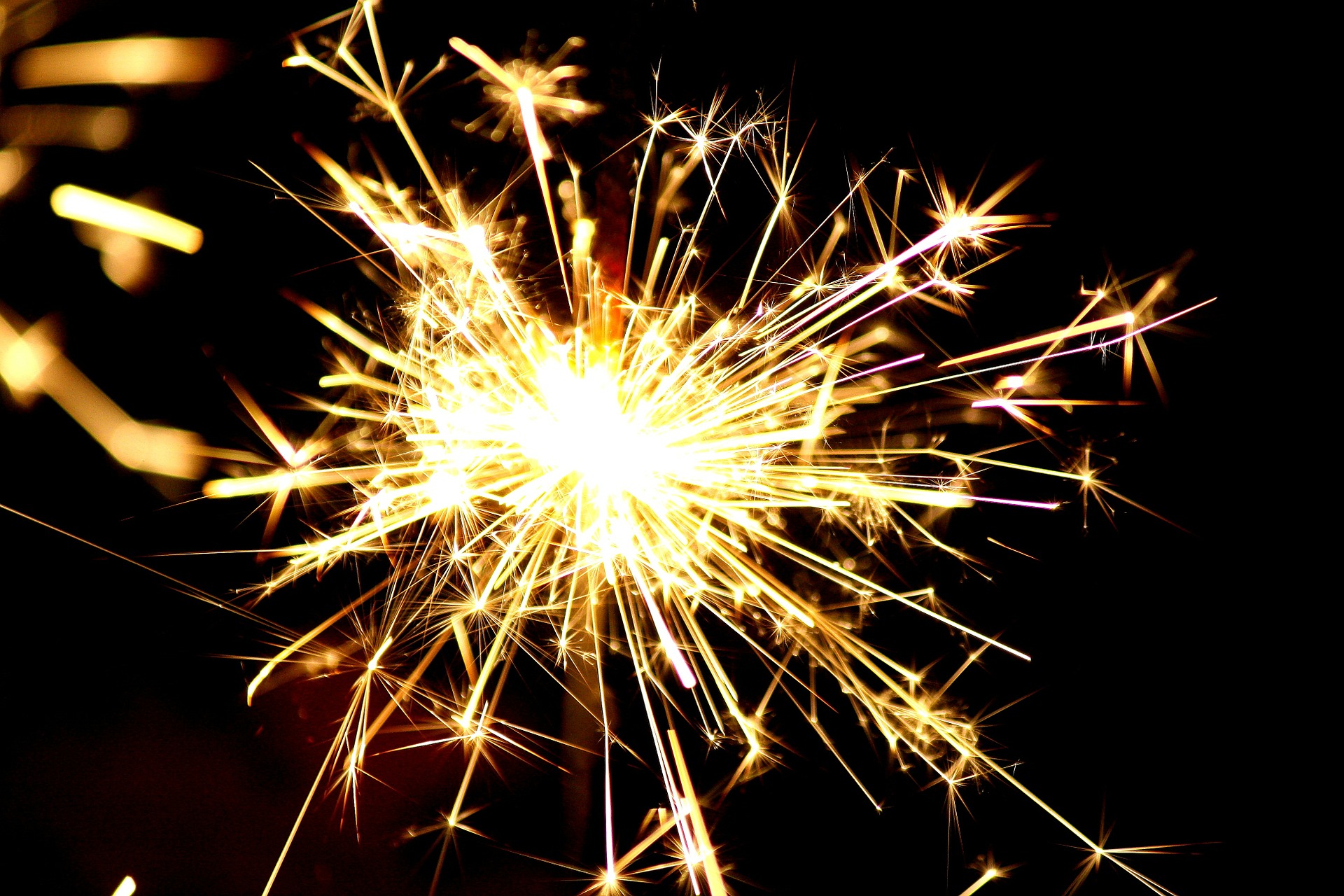 sparkler-477598_1920